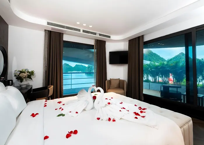 Hotel en barco Celina Of The Sea Cruise 5*