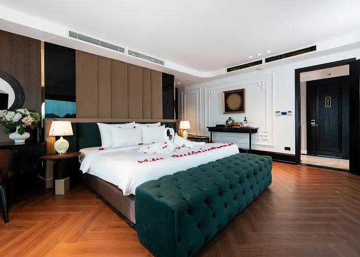 Celina Of The Sea Cruise Hotel en barco 5*