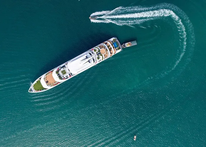 Hotel en barco Celina Of The Sea Cruise 5*