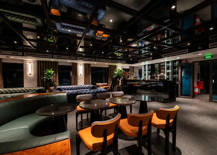 Hotel en barco Celina Of The Sea Cruise Ha Long